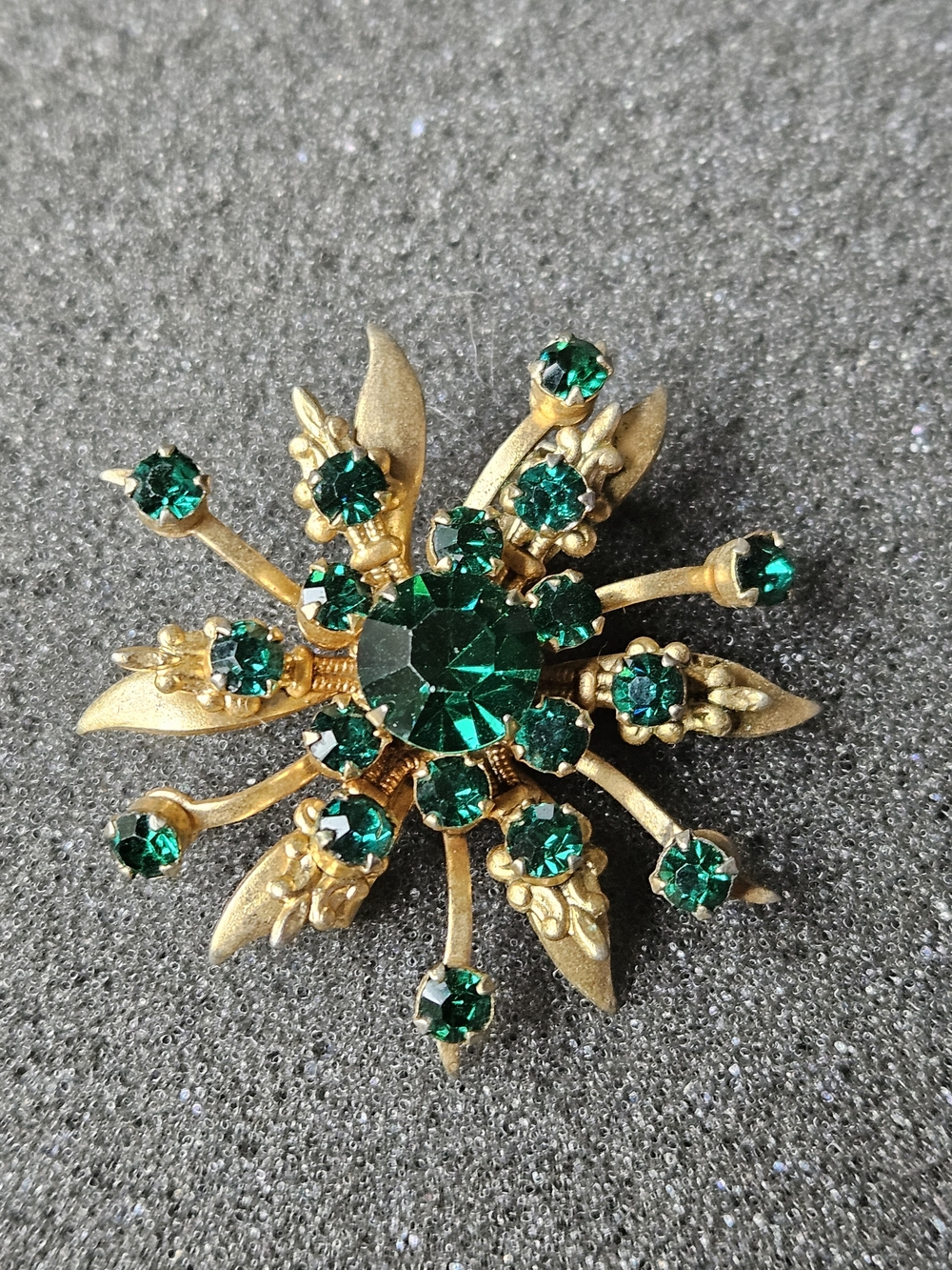 Vintage Gold Tone Brooch with Emerald Green Crystals.